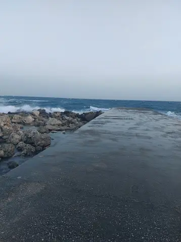 Molo di Torre Pali al tramonto